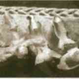 Click para ampliar. Bronce con un programa iconográfico conmemorativo de un entronización real y circunambulación jurisdiccional celta conservado en el Instituto de Valencia de Don Juan. Procedencia desconocida.